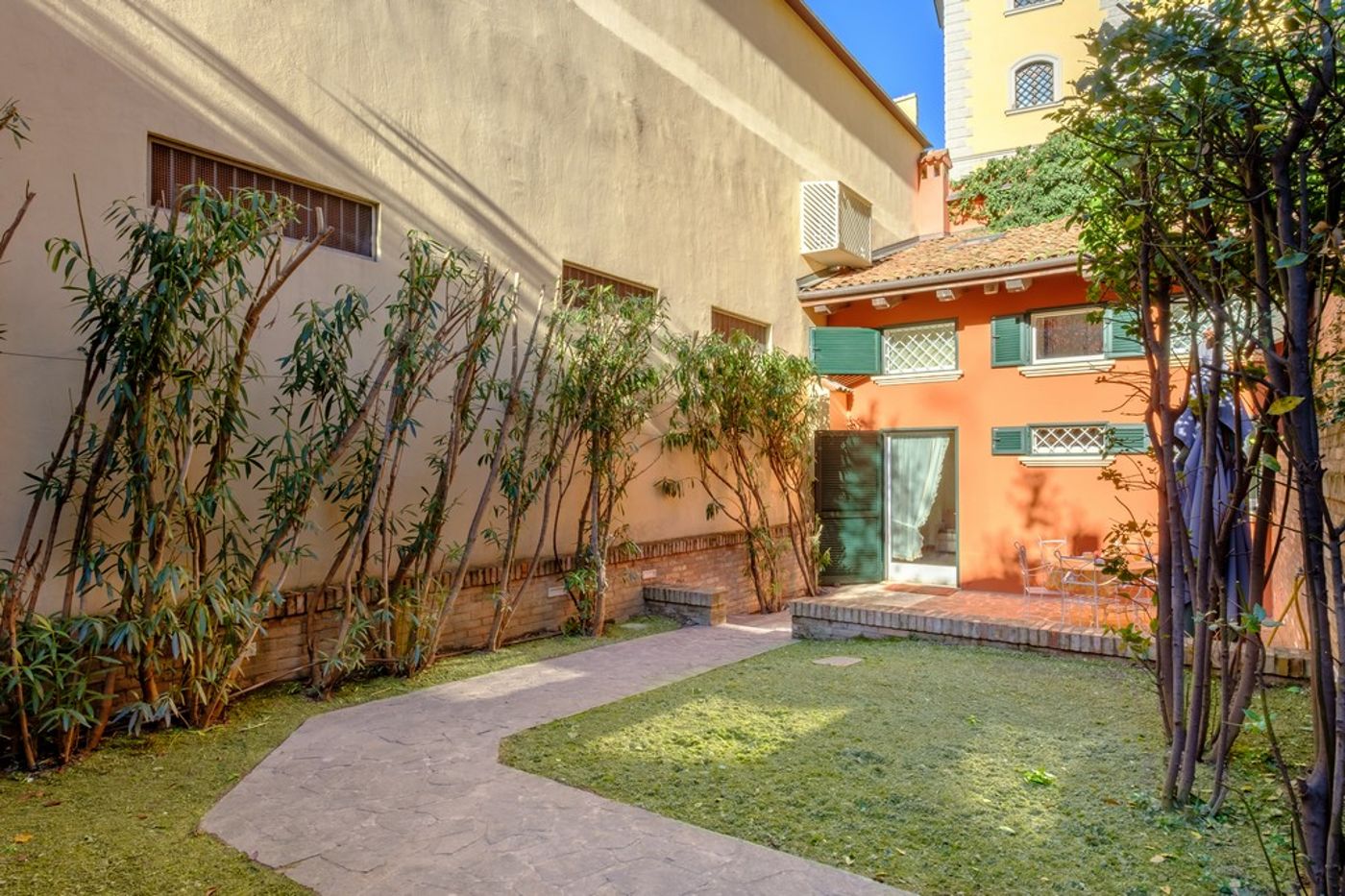 Isaia Garden- BolognaRooms - Italy - BOLOGNA - General view - 3