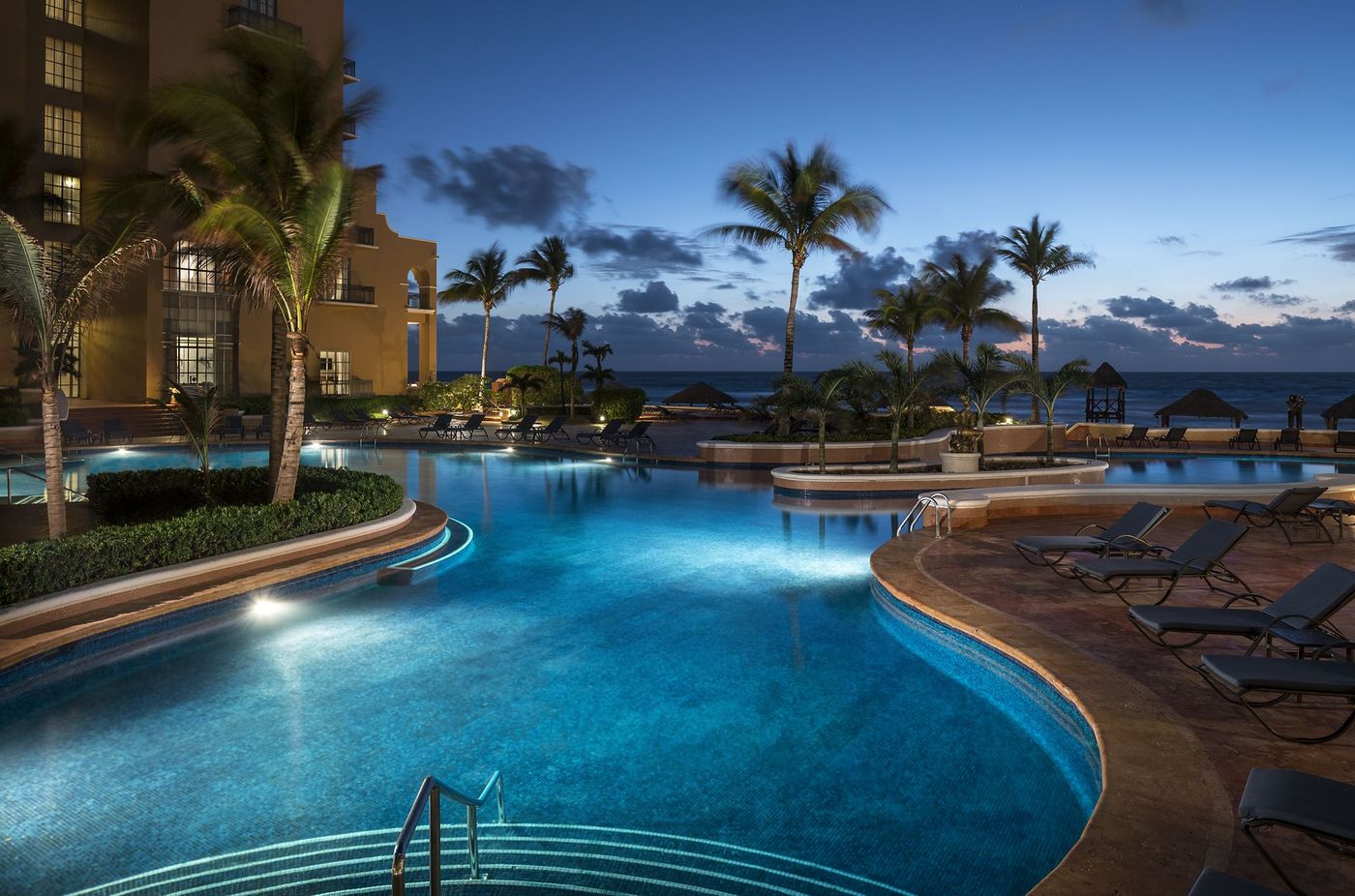 The-Ritz-Carlton--Cancun-Pool-6