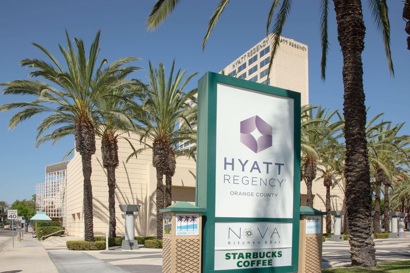 Hyatt-Regency-Orange-County-Terrace-4