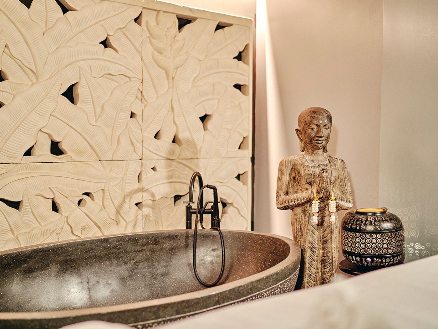 Maximilian-Hotel-Sports-and-Entertainment-8