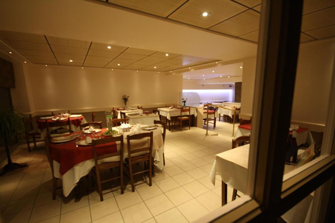 Logis Hotel L'Ange Couronne - France - BELLEVILLE - Restaurant - 1