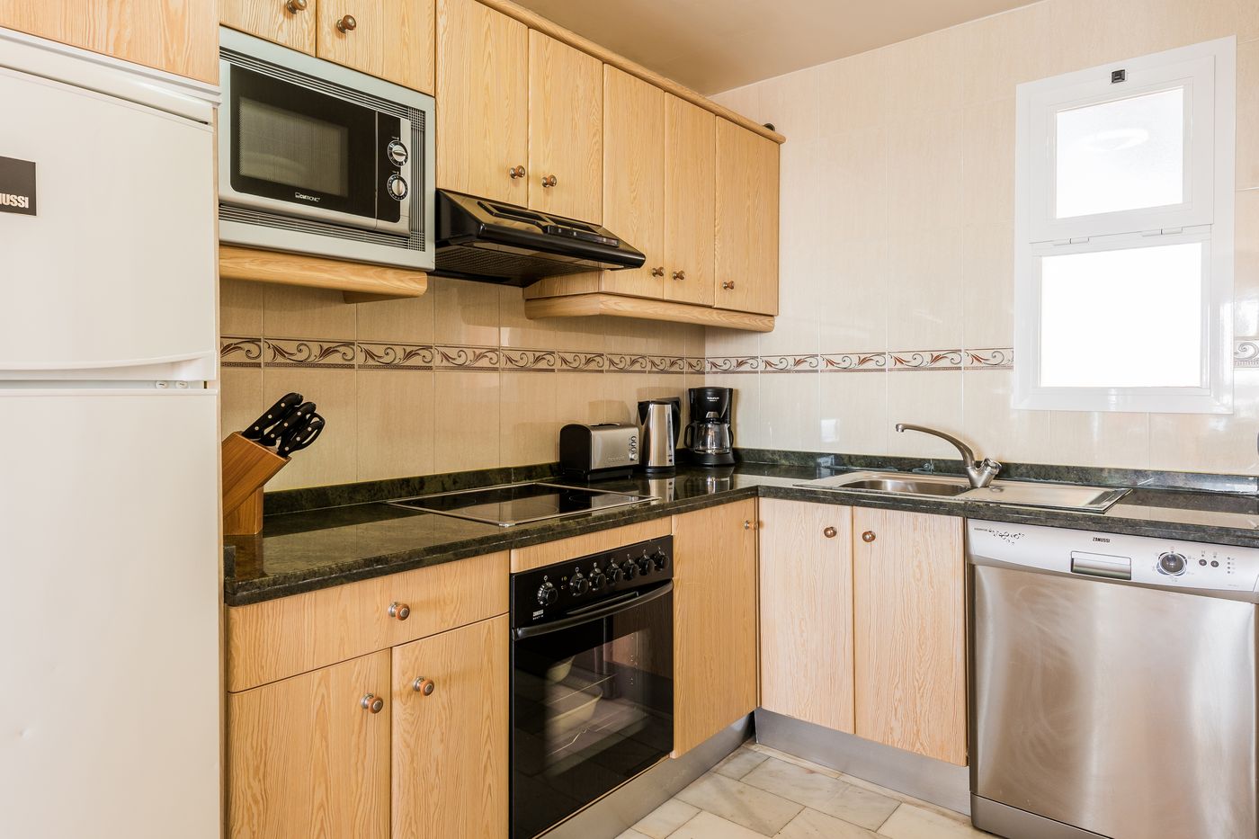 Macdonald-Dona-Lola-Room-24