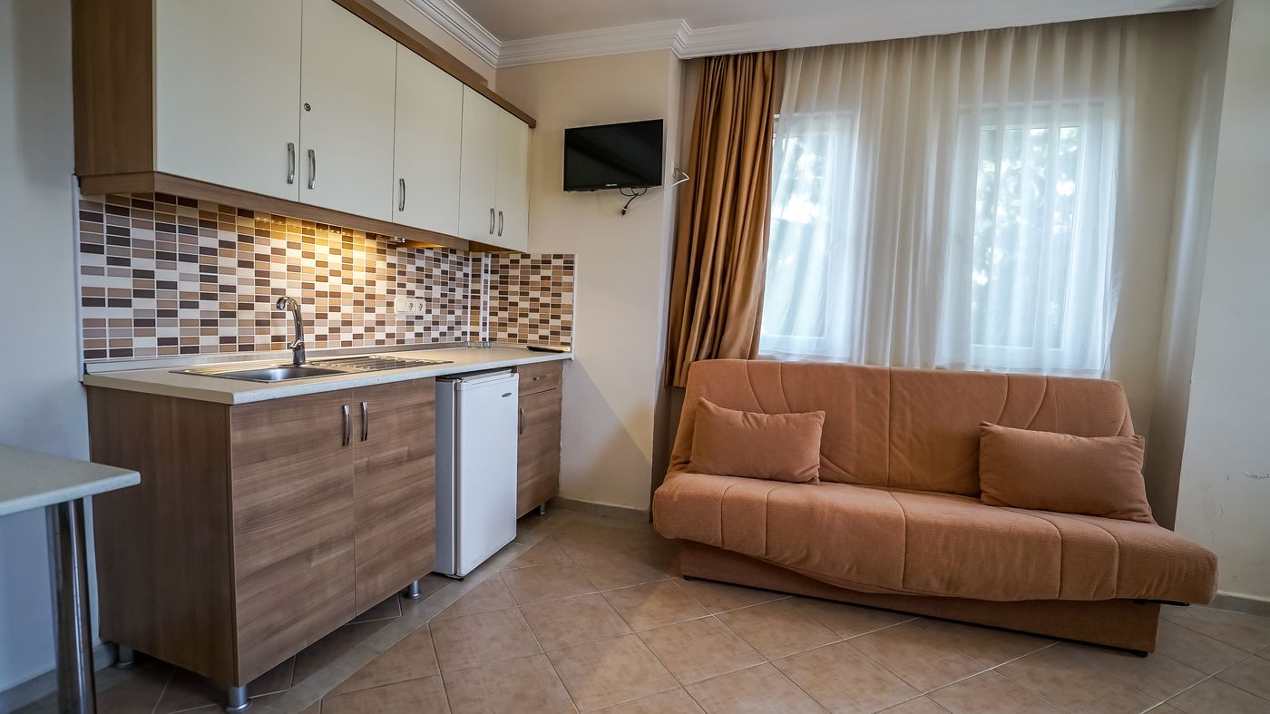 Catty Cats Garden Hotel