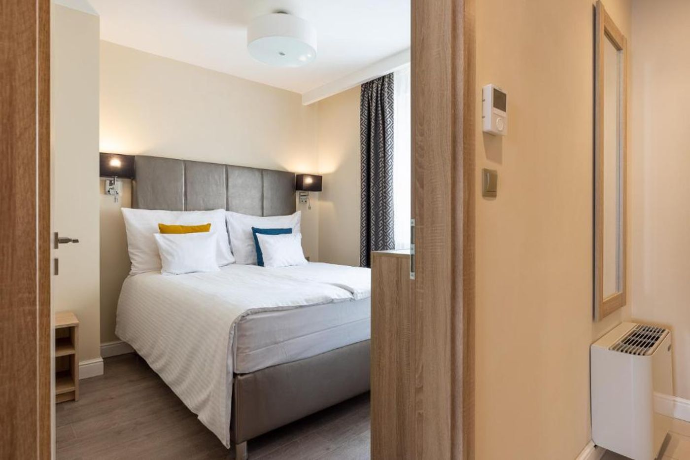 Silver-Crown-Hotel---Residence--Palace-Quarter-Room-41