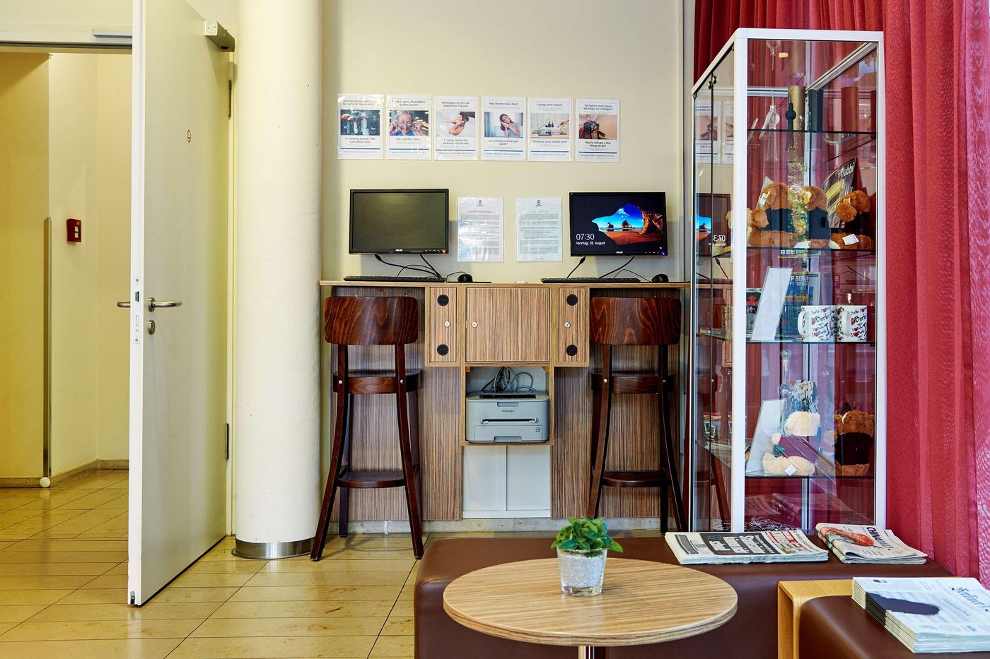 B-B-HOTEL-Berlin-Mitte-General-view-2