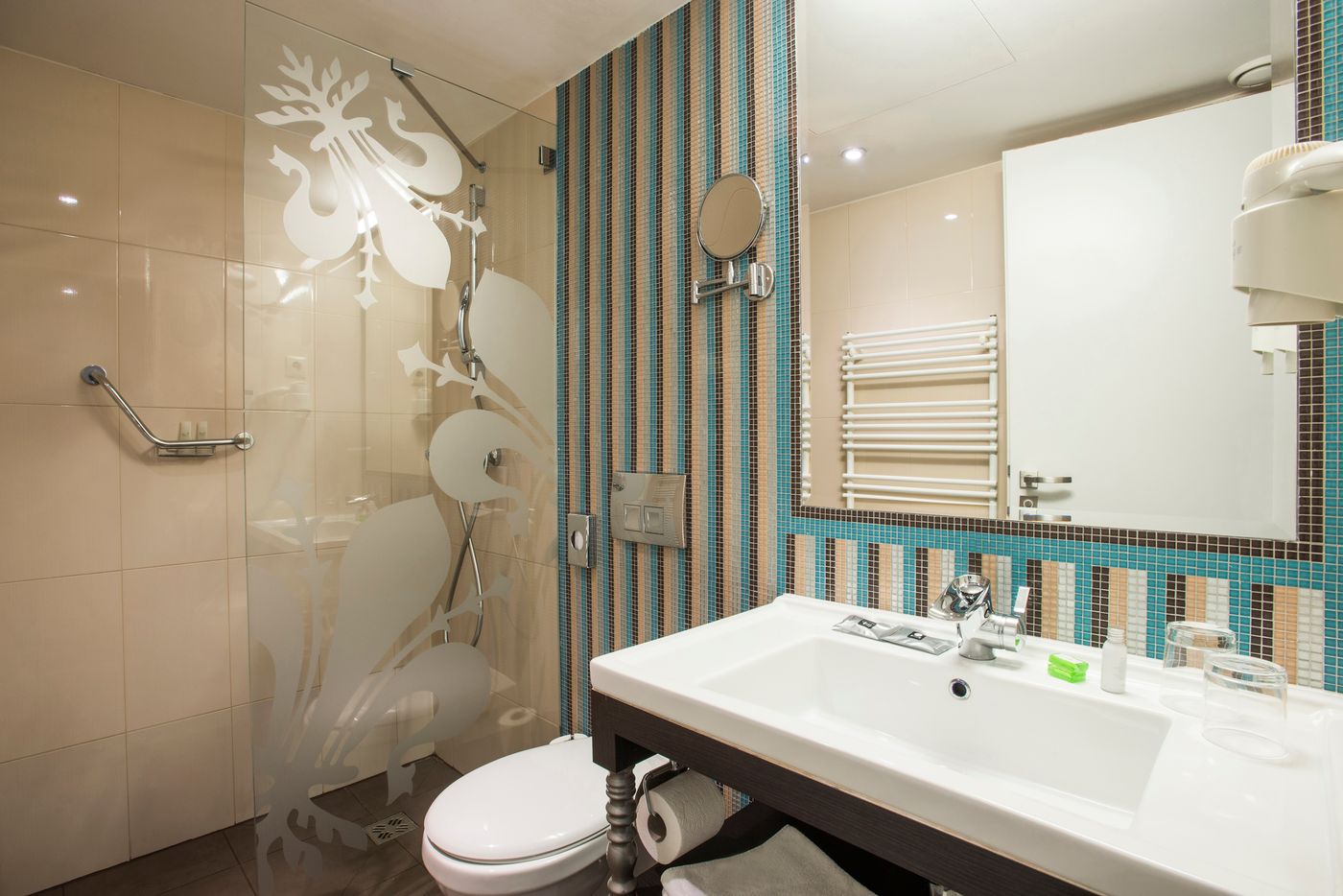 La-Prima-Fashion-Hotel-Room-34