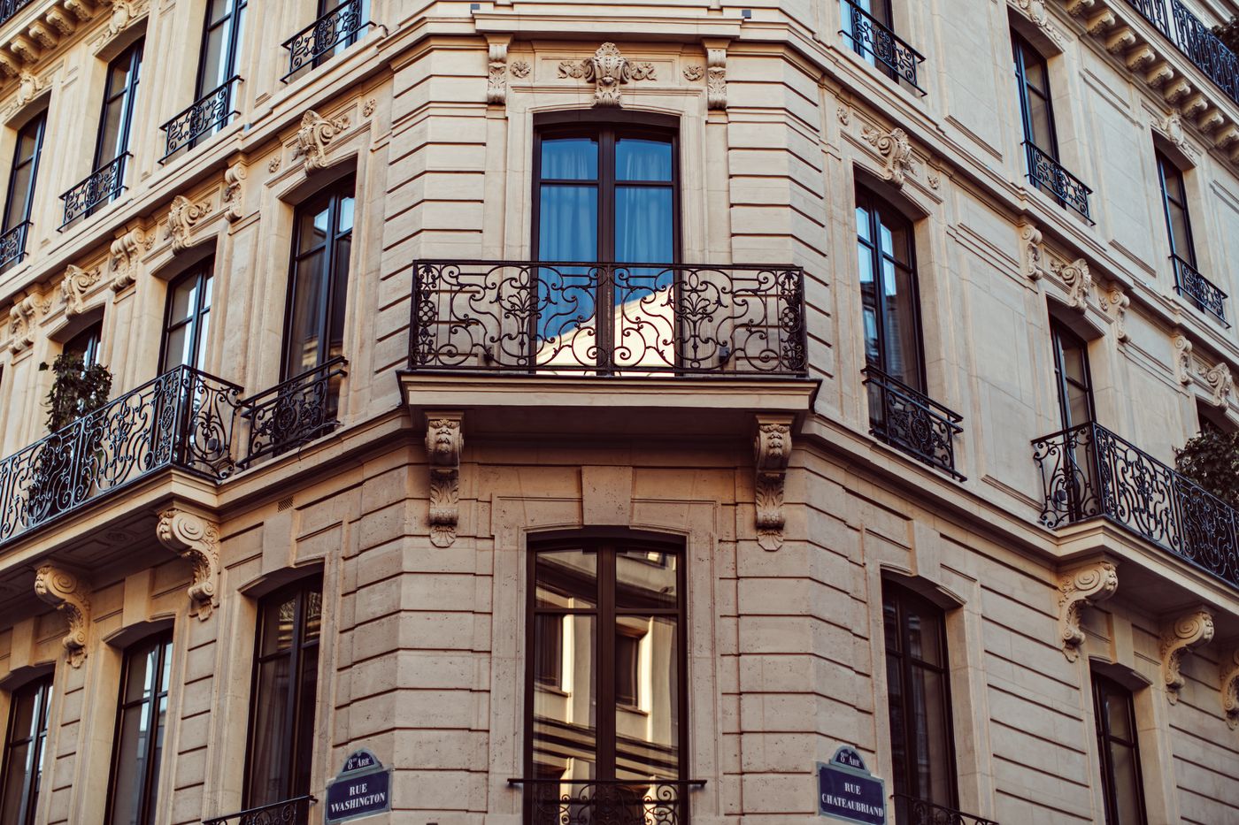 Monsieur-George-Hotel---Spa-Room-1