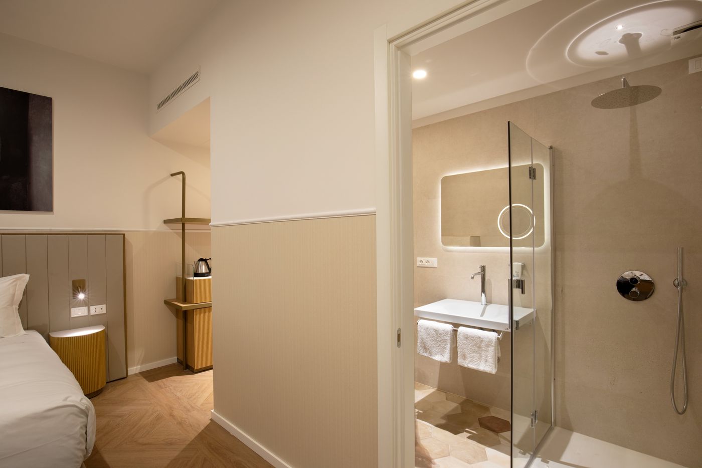 Cosmopolita-Hotel-Rome--Tapestry-Collection-by-Hil-Room-47