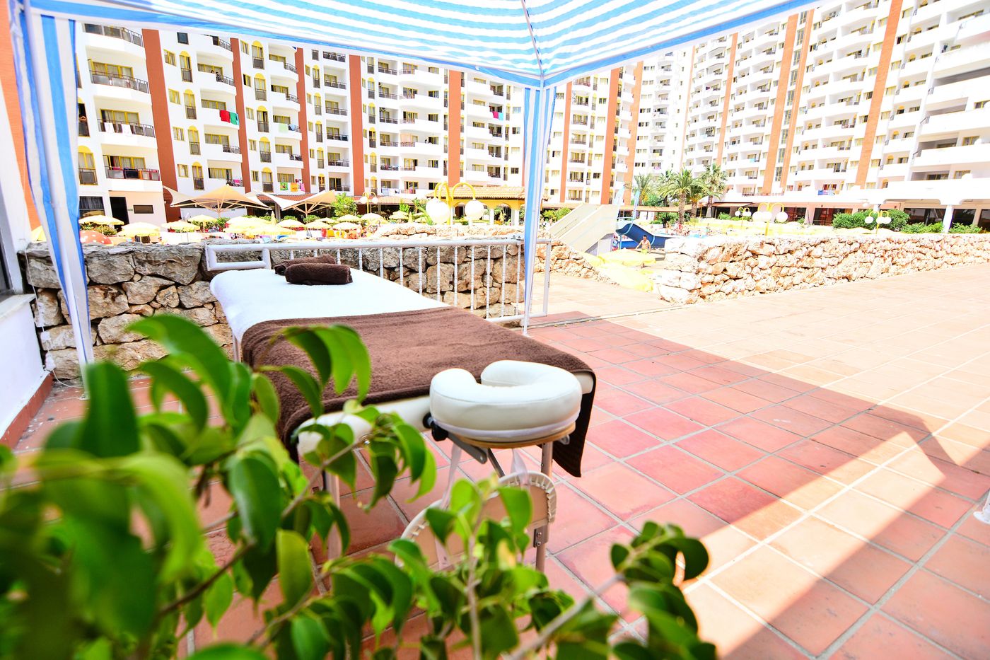 Clube-Praia-da-Rocha-Pool-24