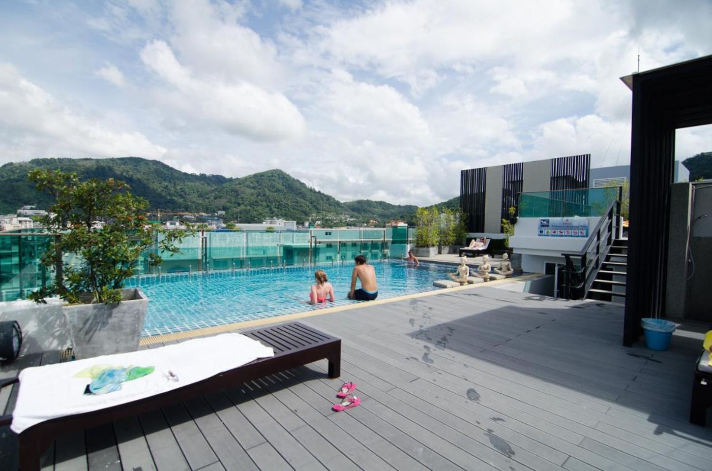 Mirage-Express-Patong-Phuket-Hotel-Pool-4