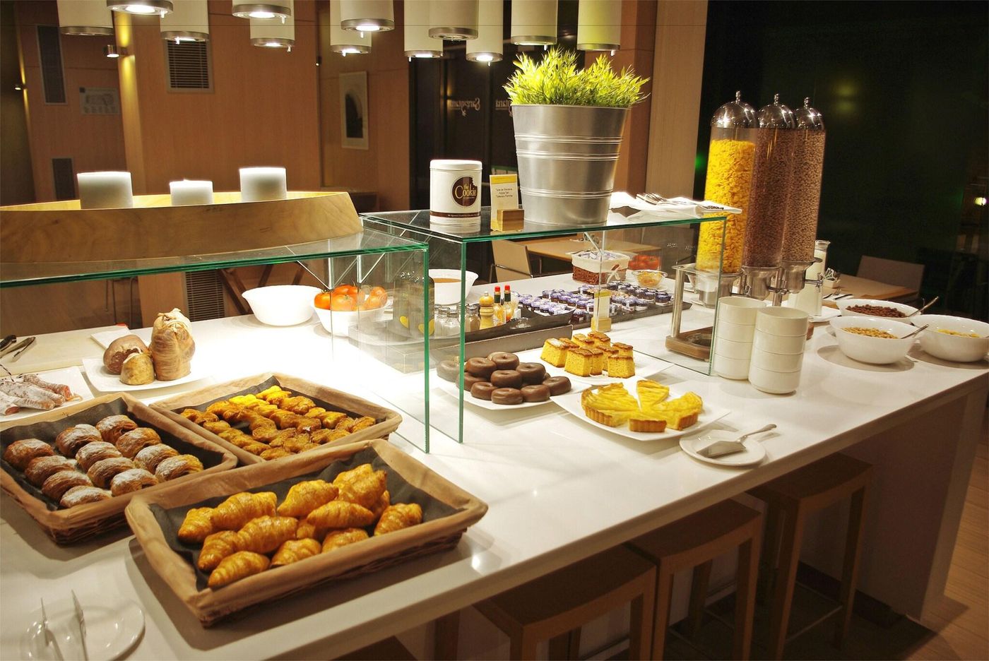 Doubletree-By-Hilton-Girona-Restaurant-35