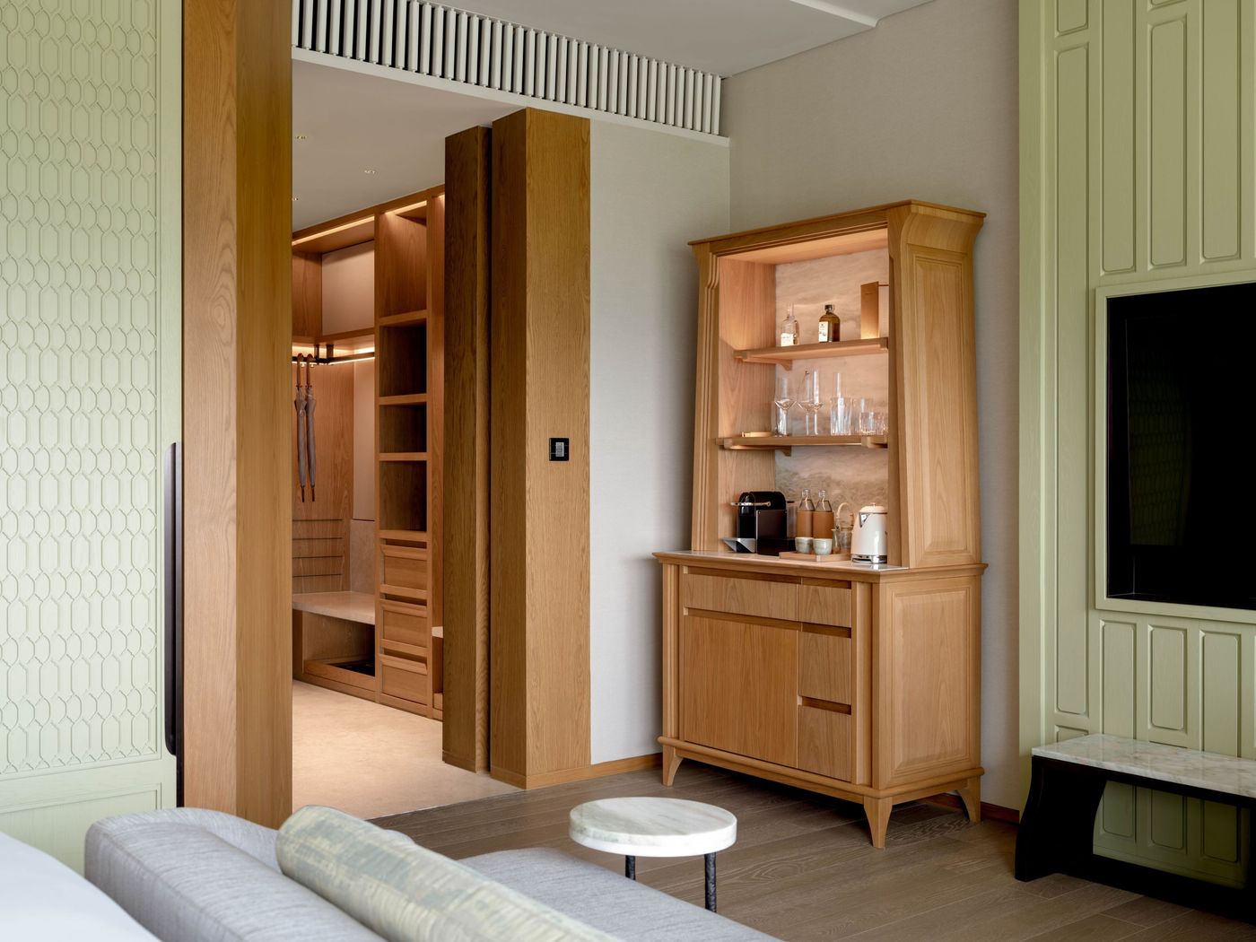 Dusit-Thani-Bangkok-Room-10