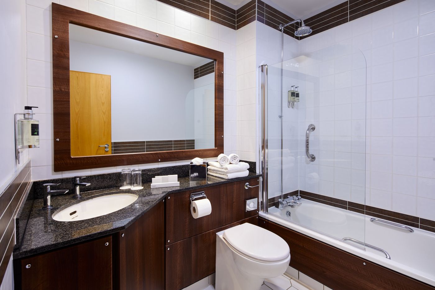 Handel-s-Hotel-Room-10