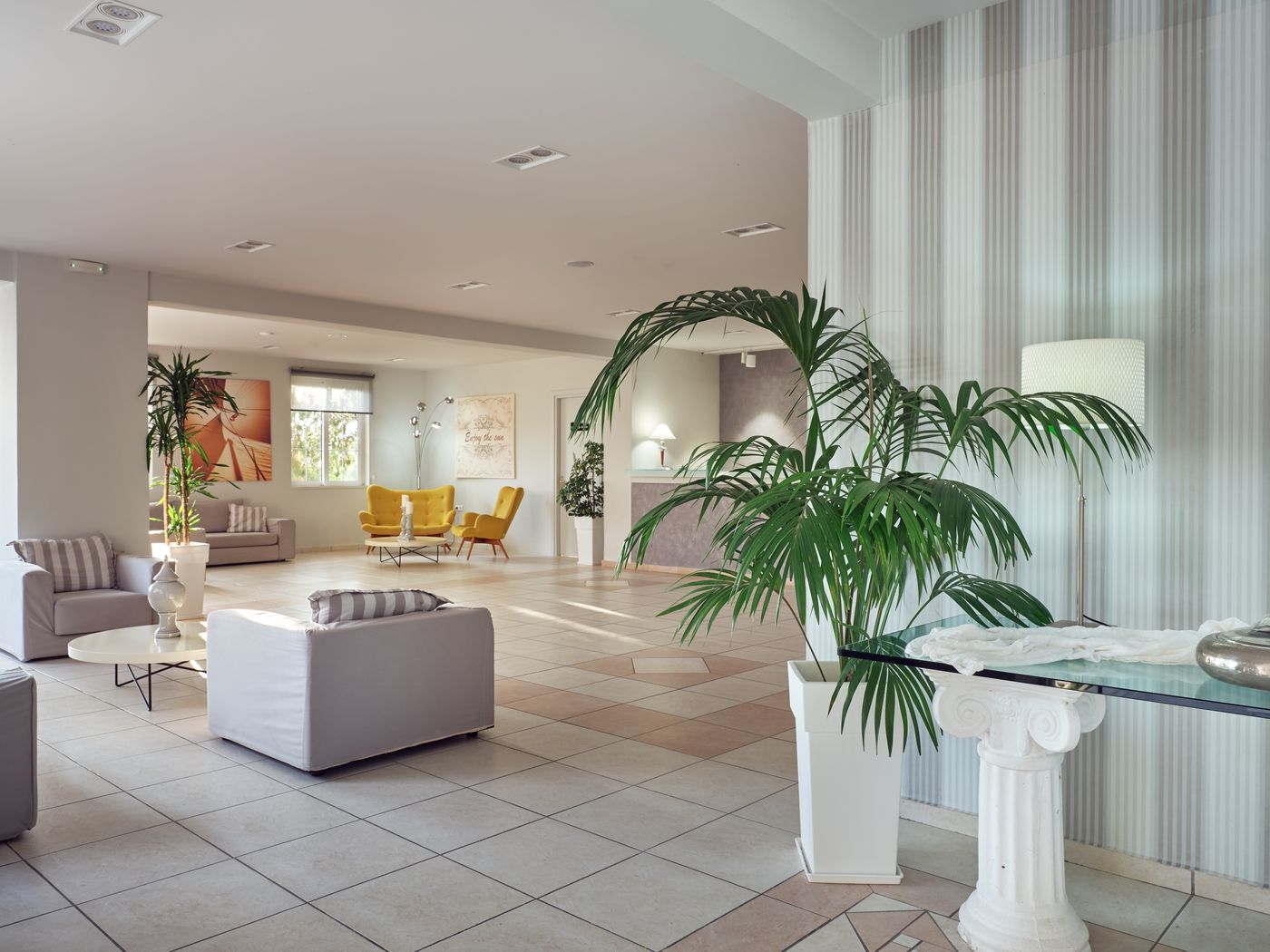 Koukounaria--Hotel---Suites-Lobby-45