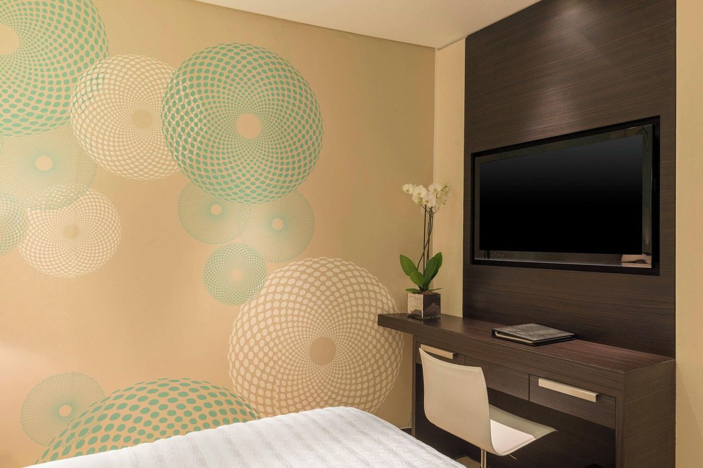 Le-Royal-Meridien-Beach-Resort-and-Spa-Room-46