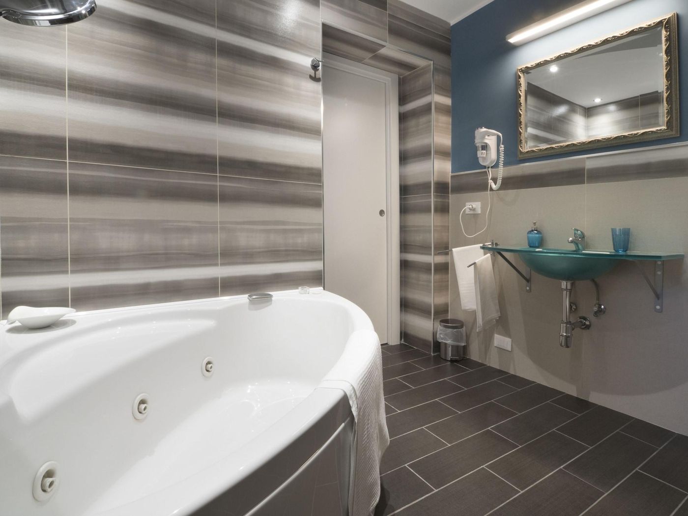 Marini-Bed-Breakfast-Room-16