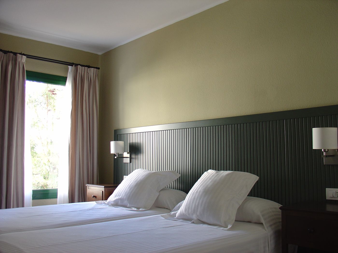 HG-Lomo-Blanco-Room-29