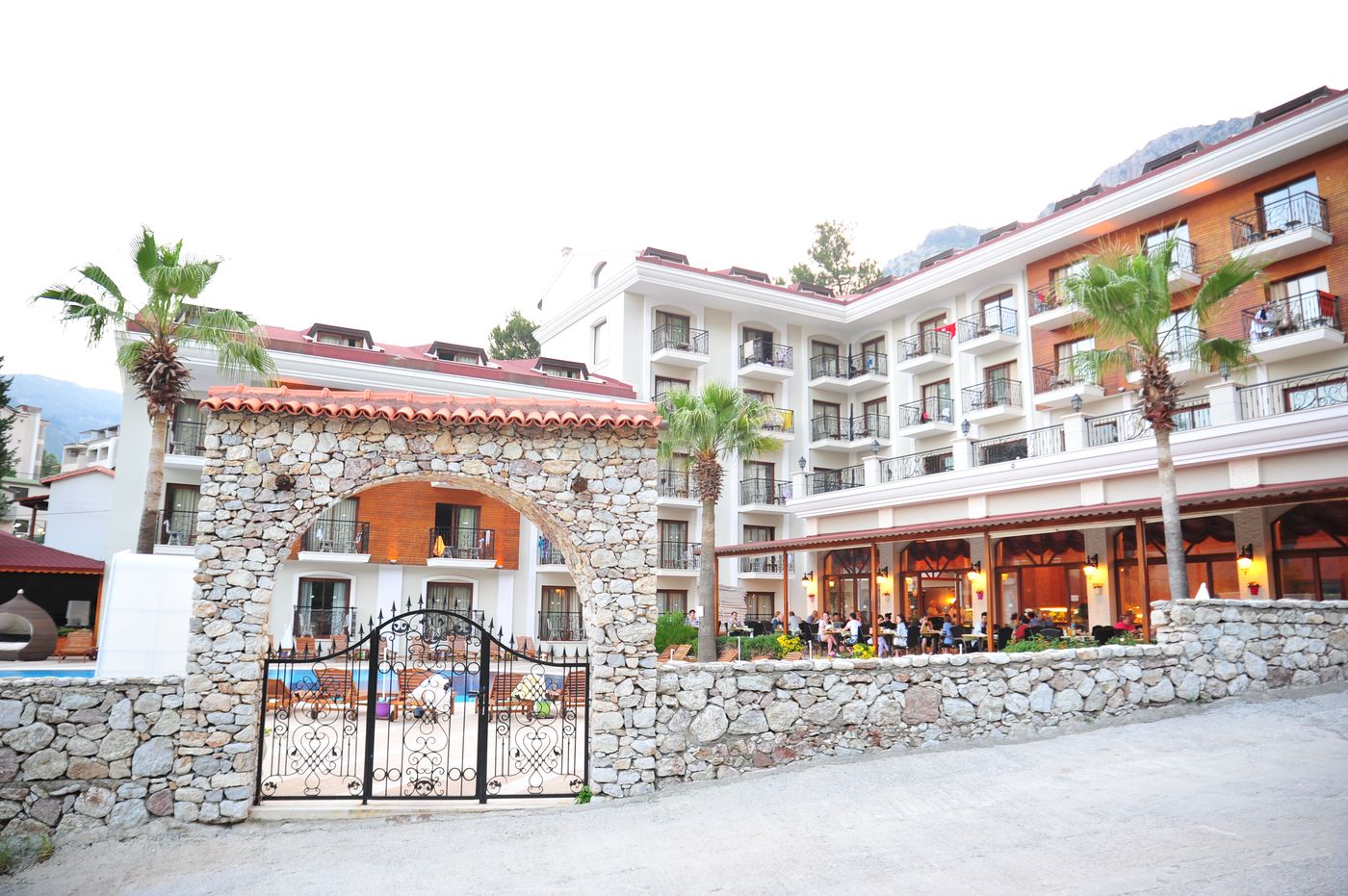 Meril-Hotel-General-view-12