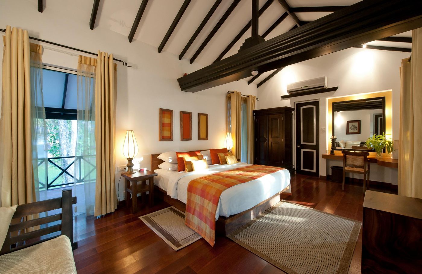 Cinnamon-Lodge-Habarana-Room-15