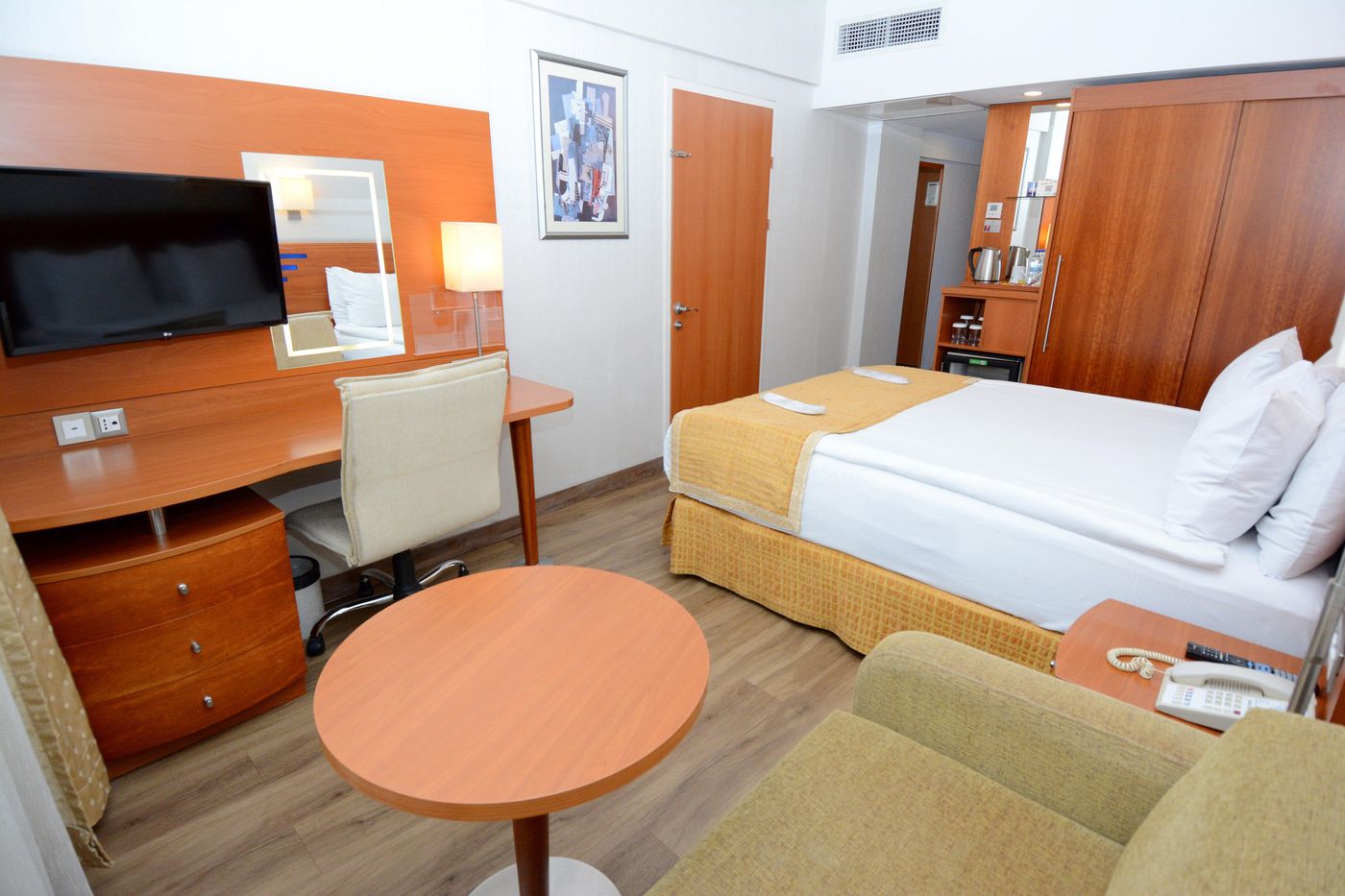 Holiday-Inn--Istanbul-City-Room-6