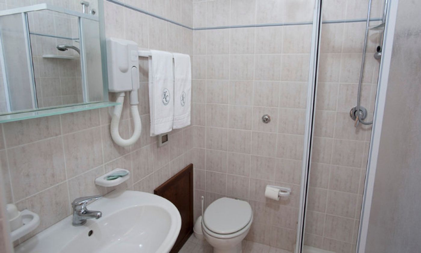 Hotel-Columbia-Room-10