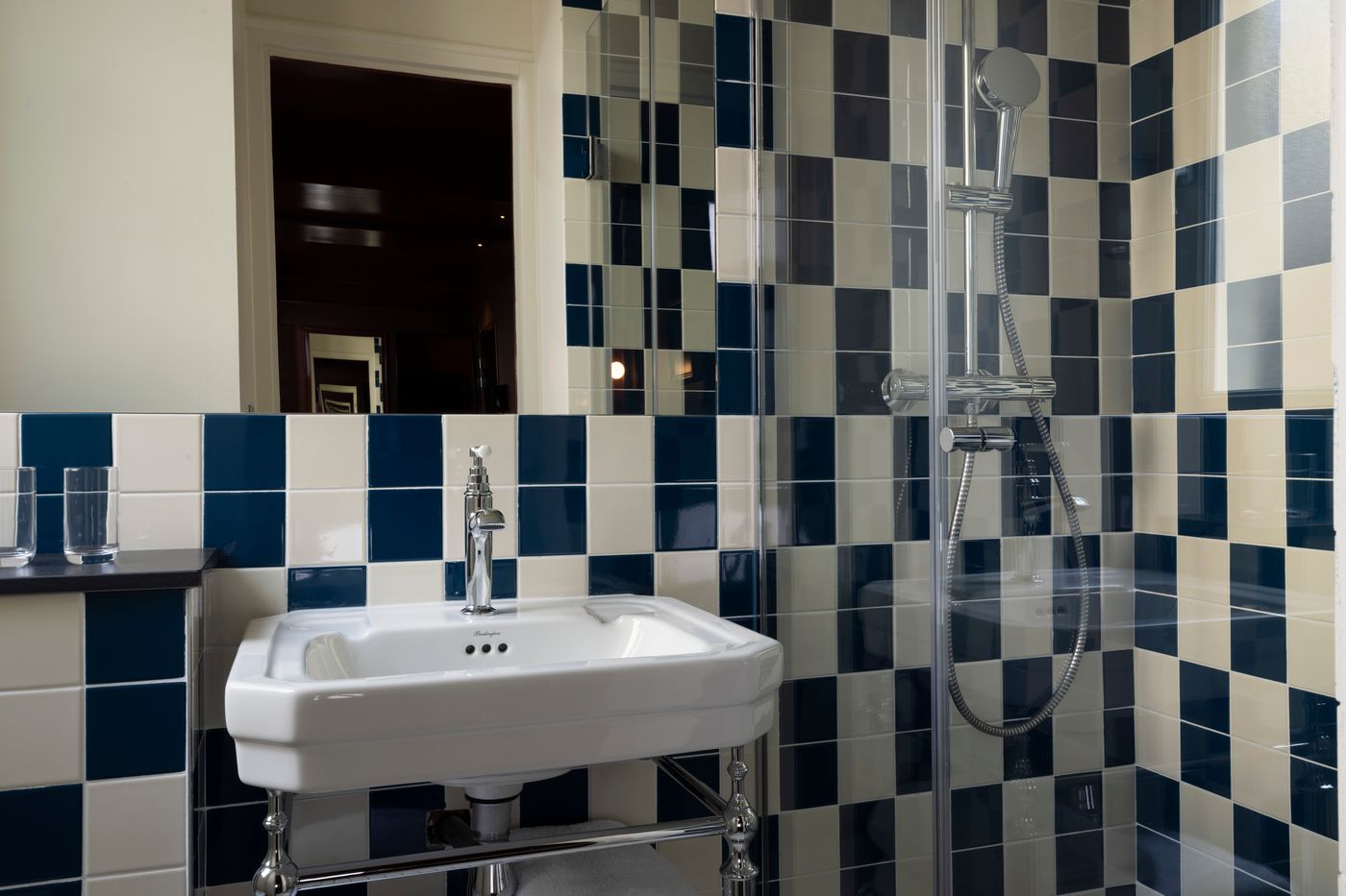 La-Conversation-Room-33