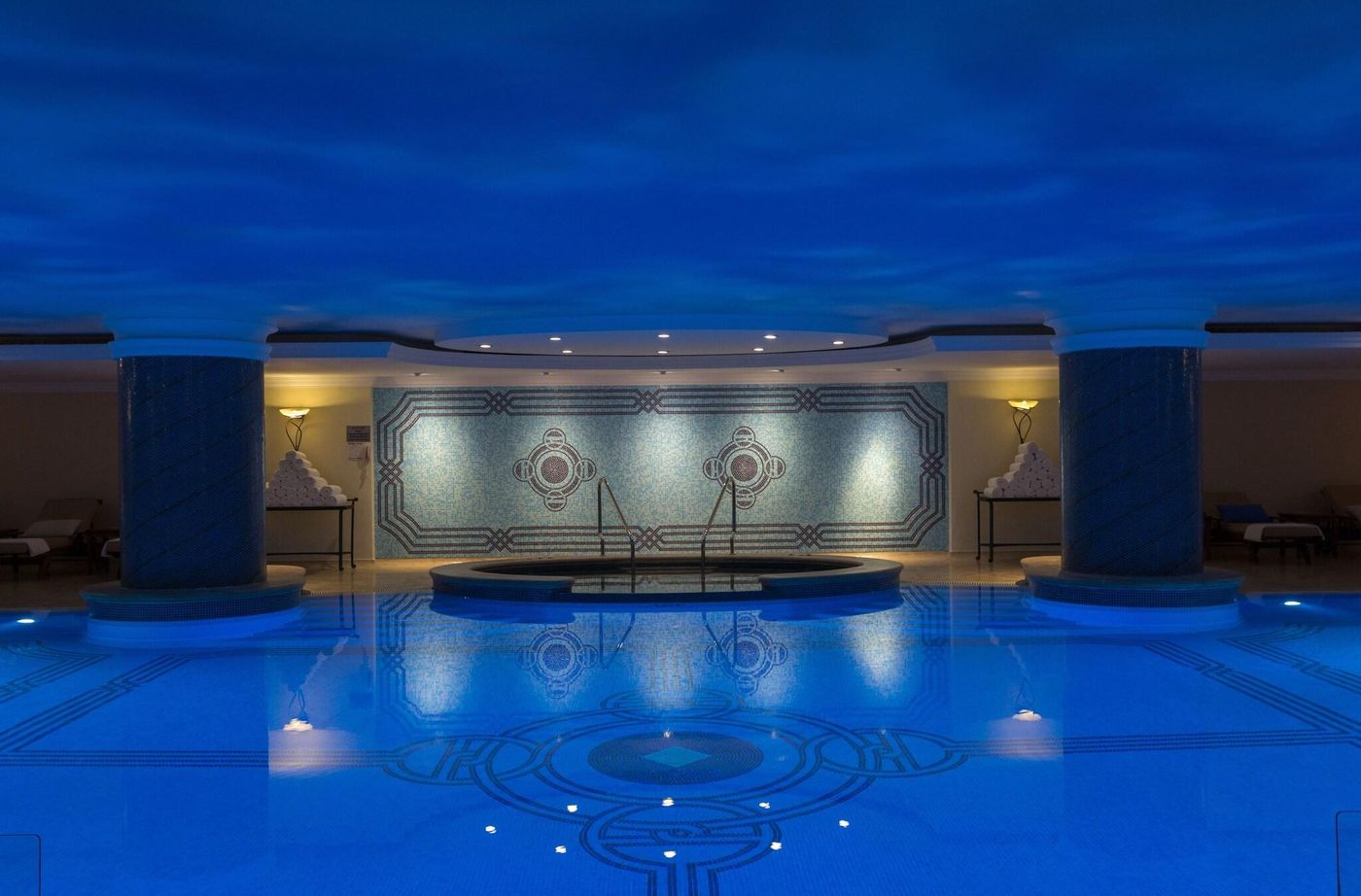 The-Ritz-Carlton-Istanbul-Pool-76