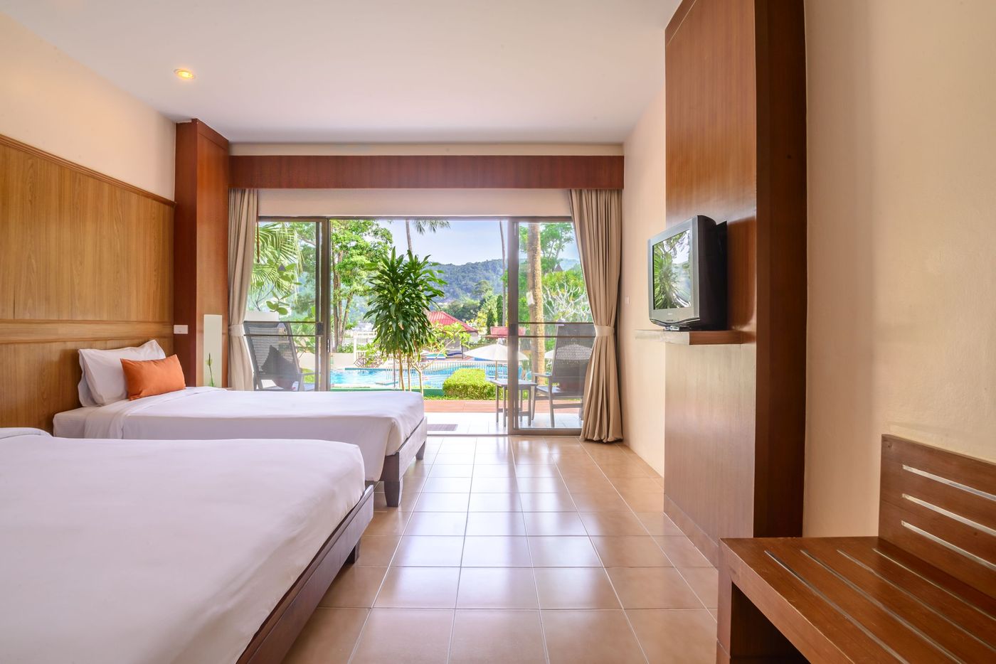 Patong-Lodge-Hotel-Room-42