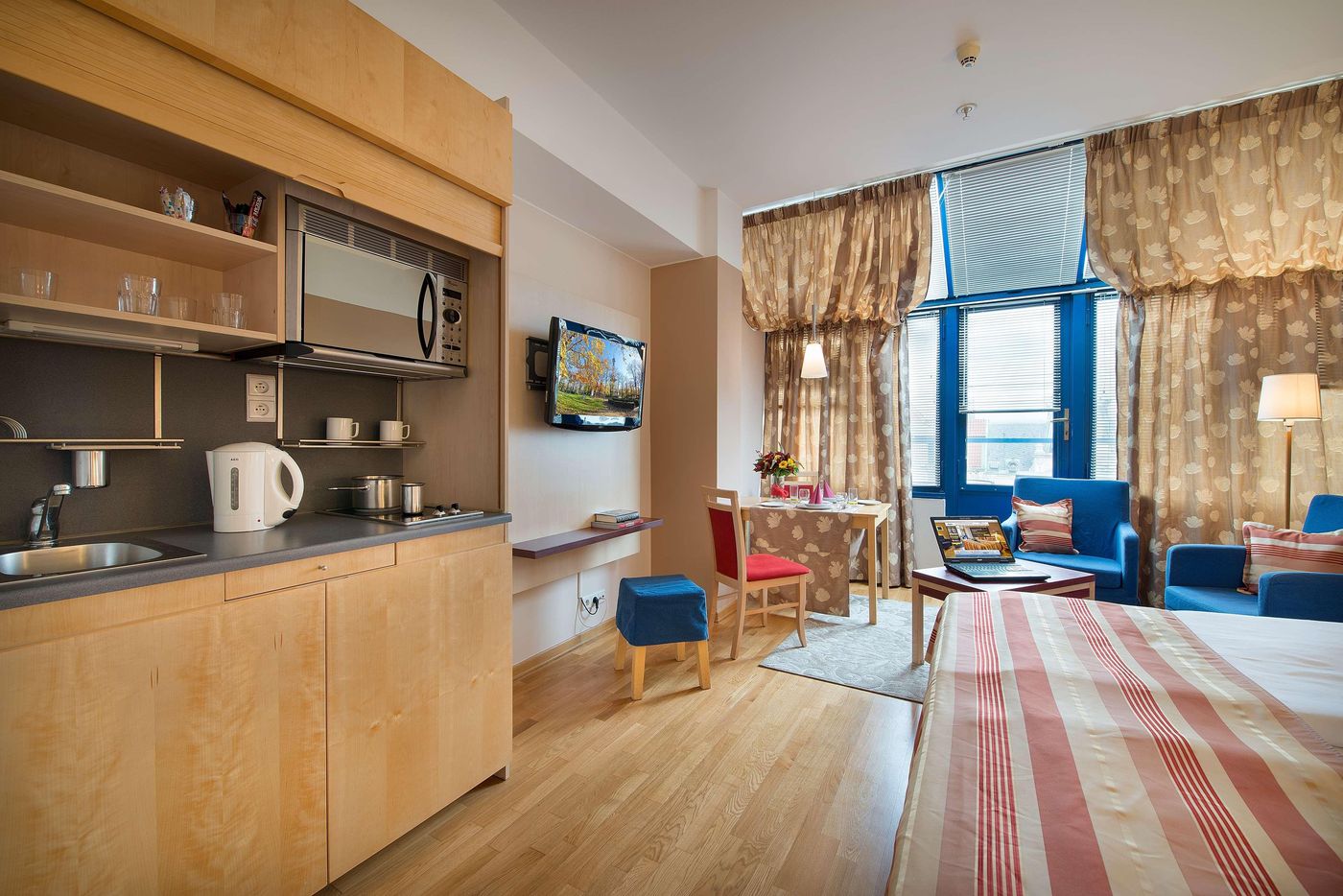 EA-Hotel-Julis-Room-8