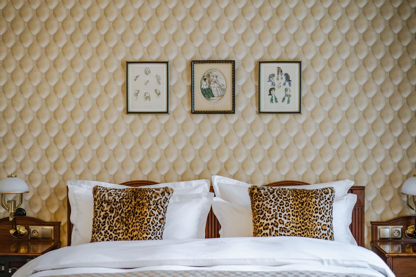 Hotel-H15-Francuski-Old-Town---Destigo-Hotels-Room-16