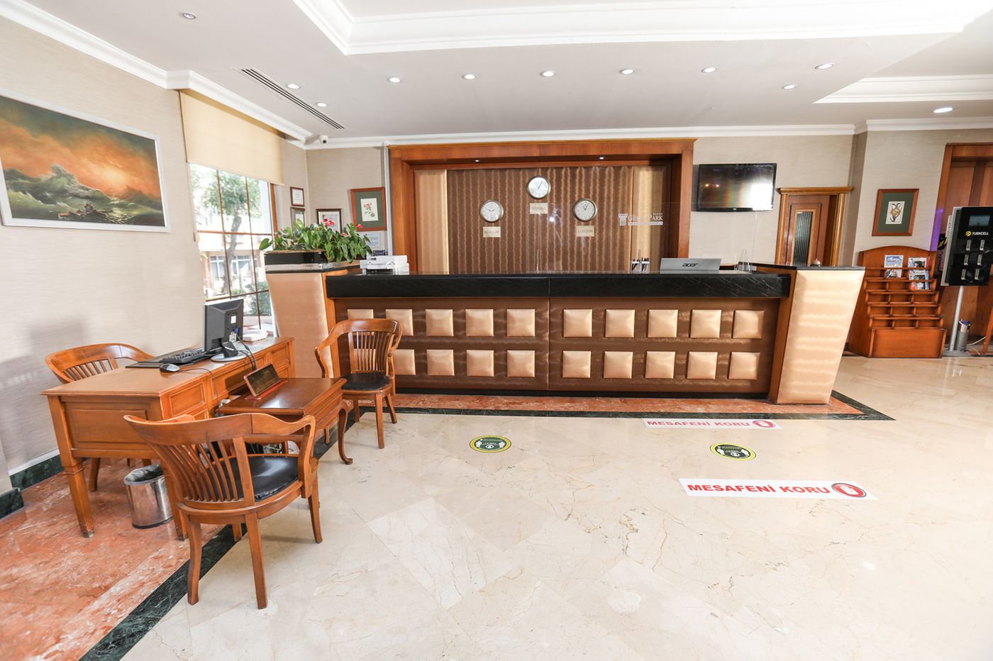 The-Green-Park-Hotel-Merter-Lobby-5