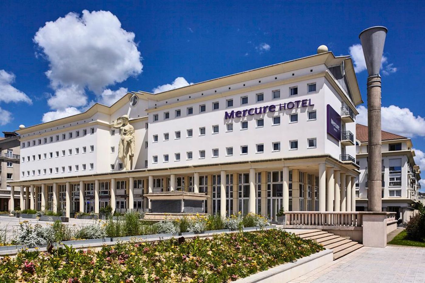 Mercure-Mlv-Bussy-St-Georges-Lobby-11