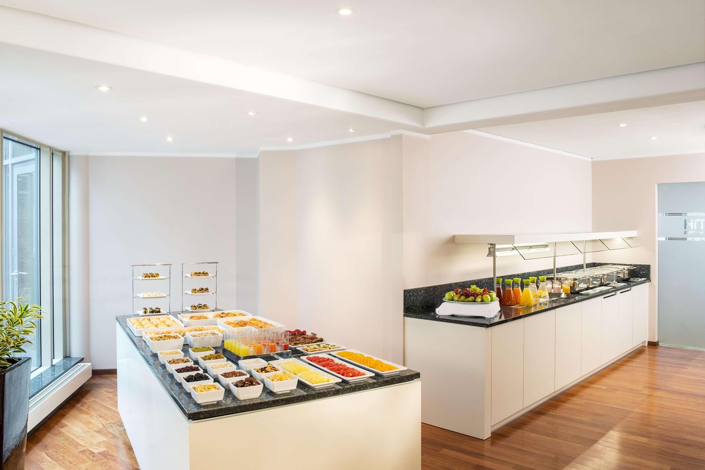 NH-Munchen-Messe-Restaurant-34