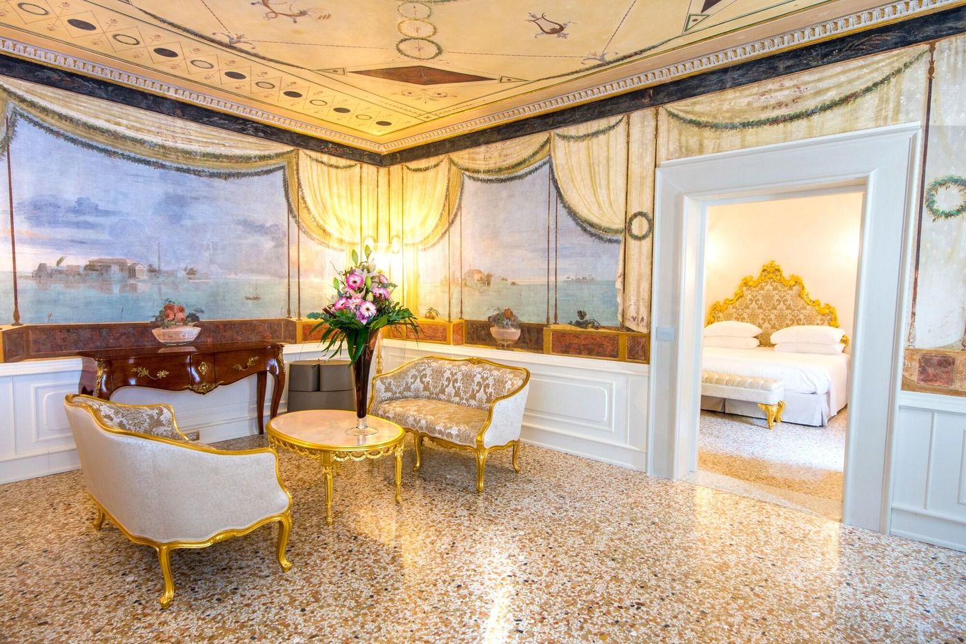 Ca-Bonfadini-Historic-Experience-Room-39