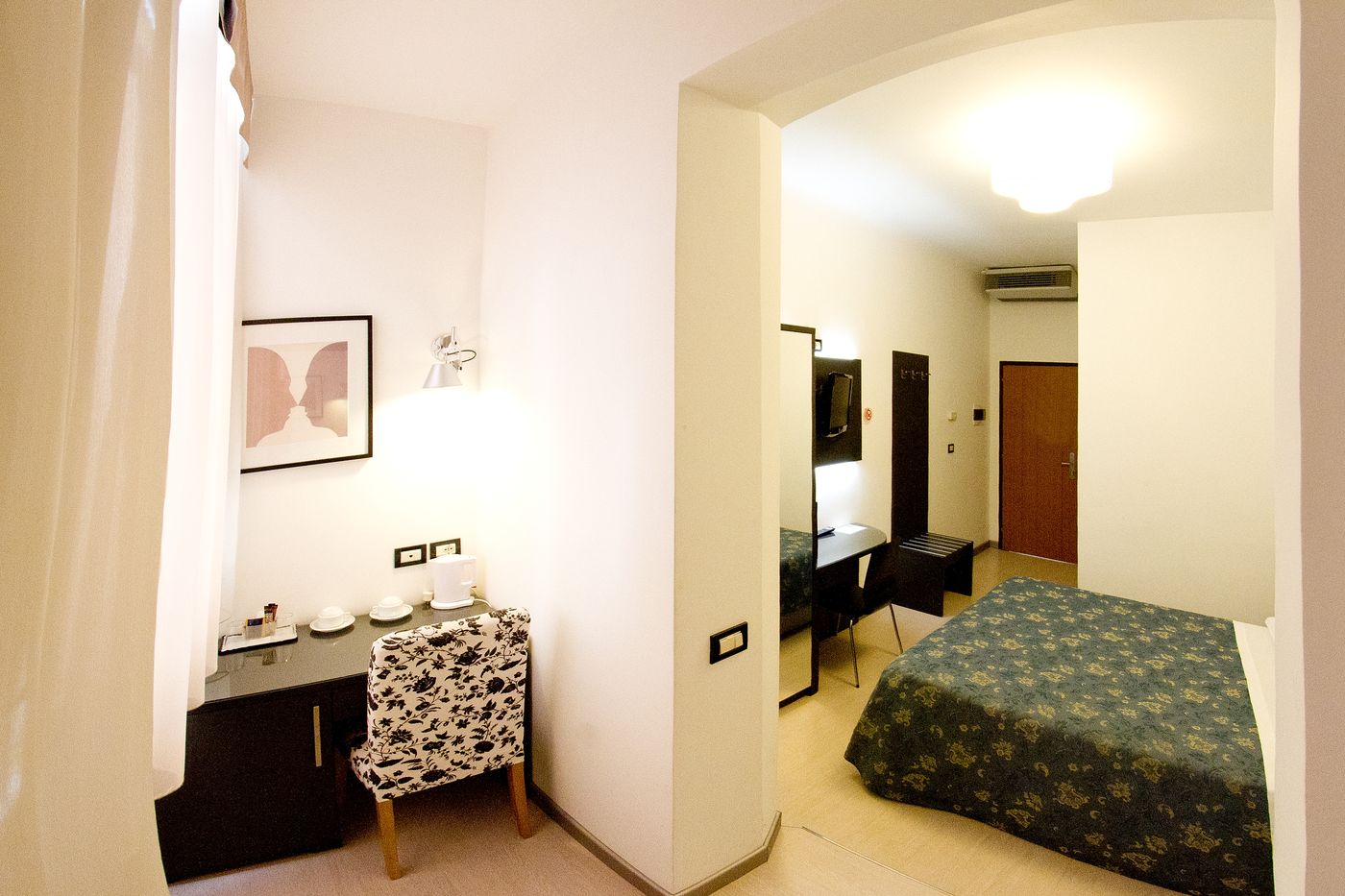 Hotel Roma-Italy-TRIESTE     -Room-9