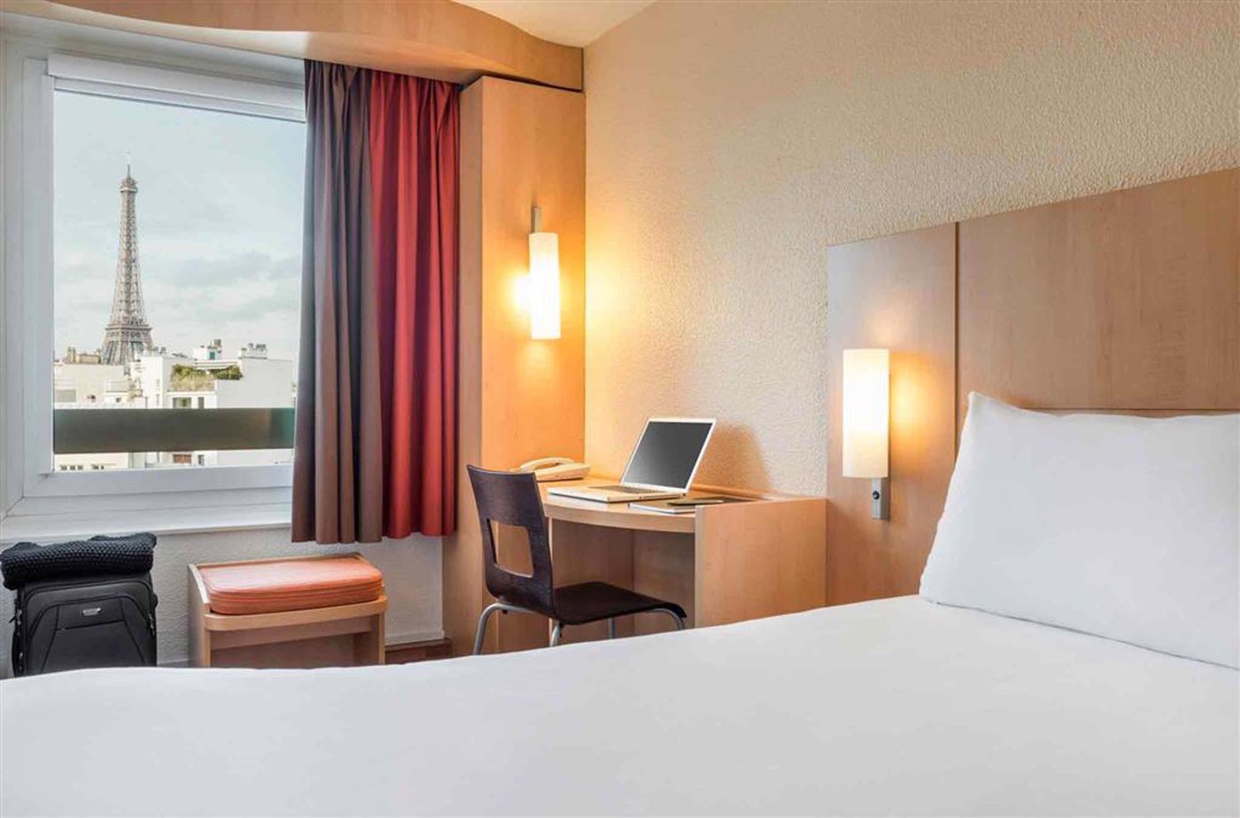Ibis-Paris-Tour-Eiffel-Room-48