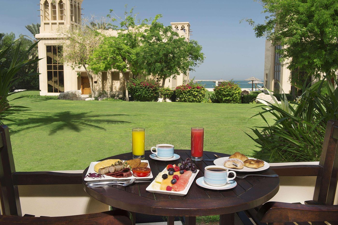 Hilton-Al-Hamra-Beach---Golf-Resort-Restaurant-17