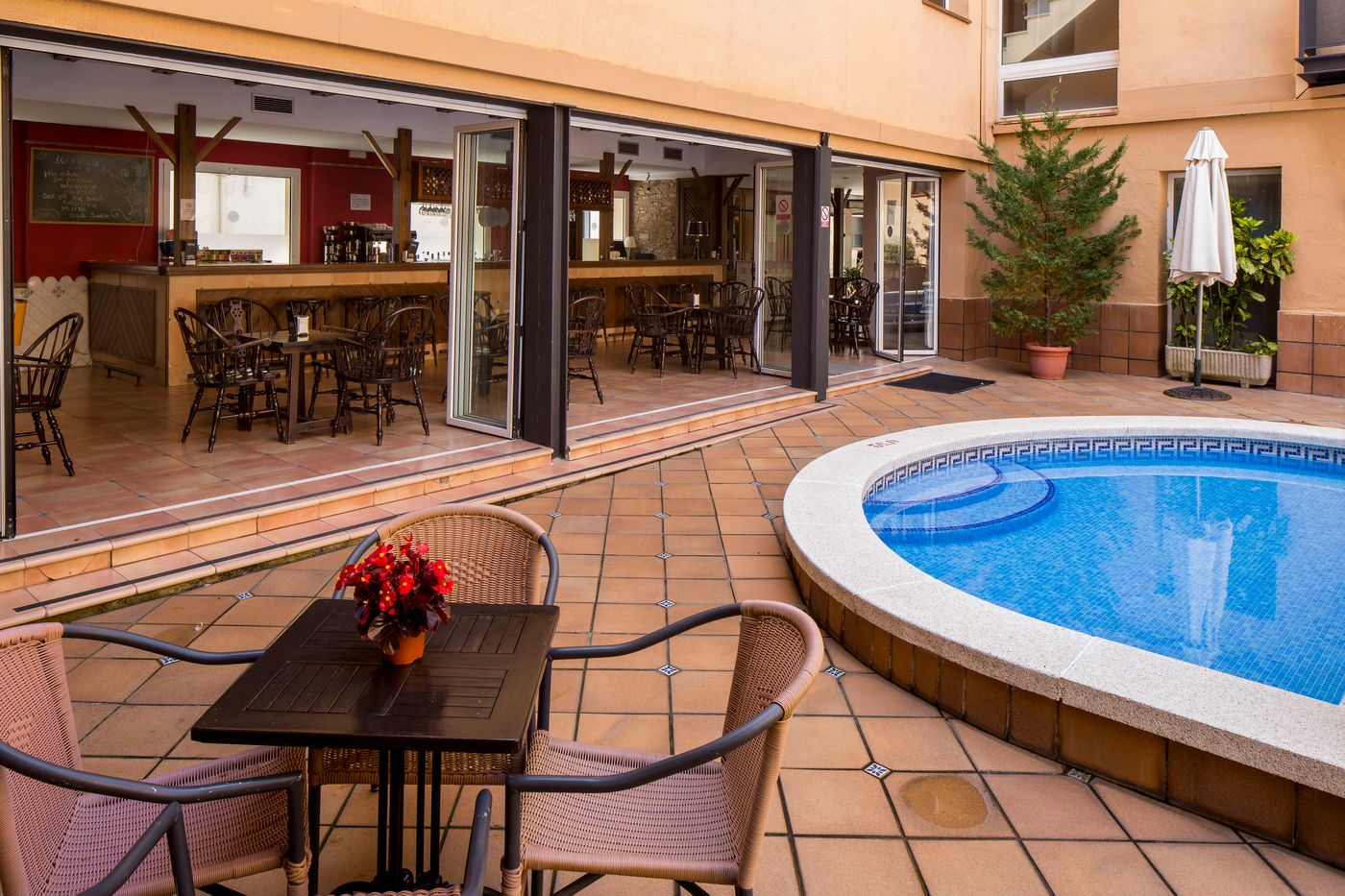 URH-Tossa-de-Mar-Terrace-12