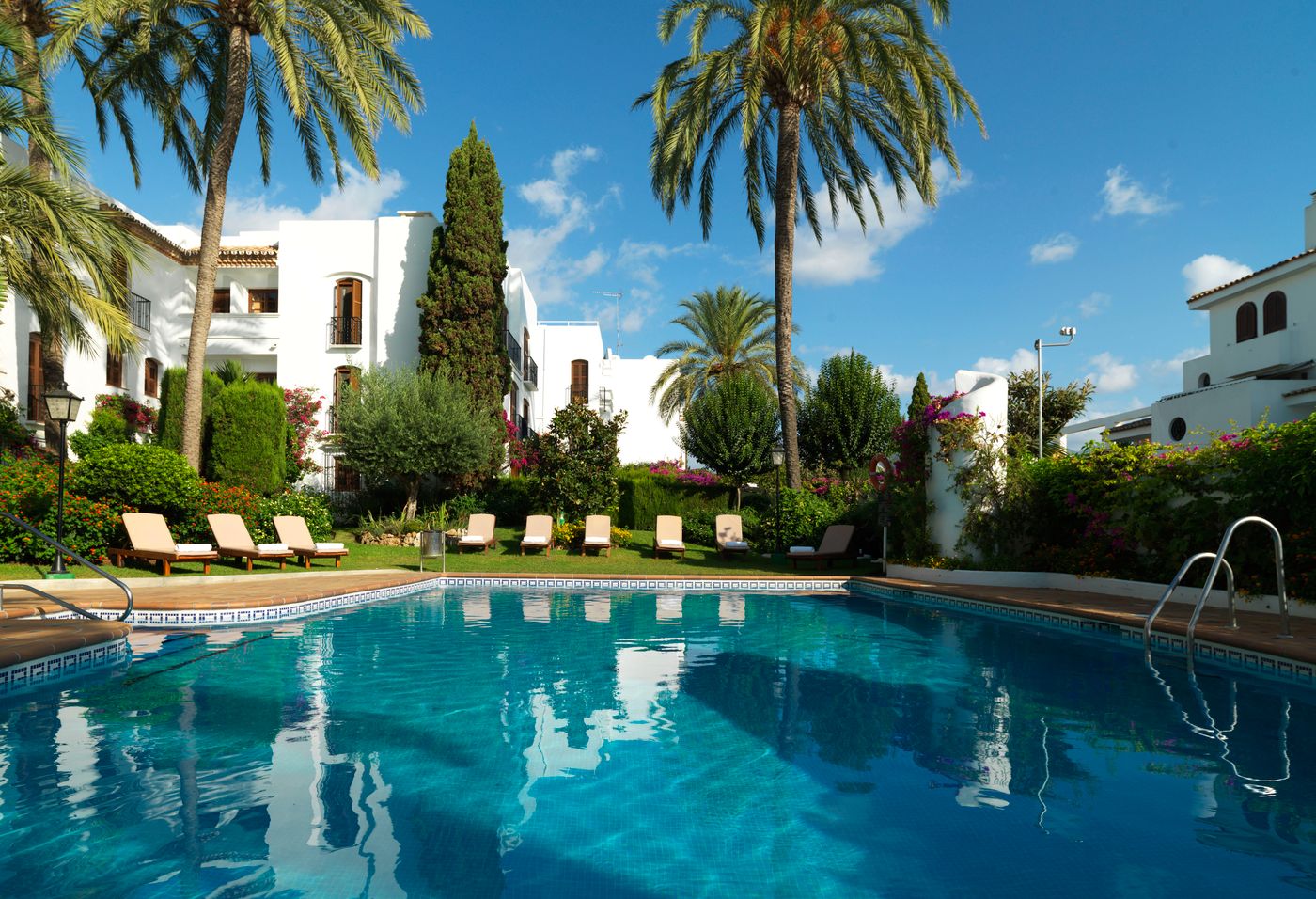 Macdonald-Villacana-Club-Pool-2