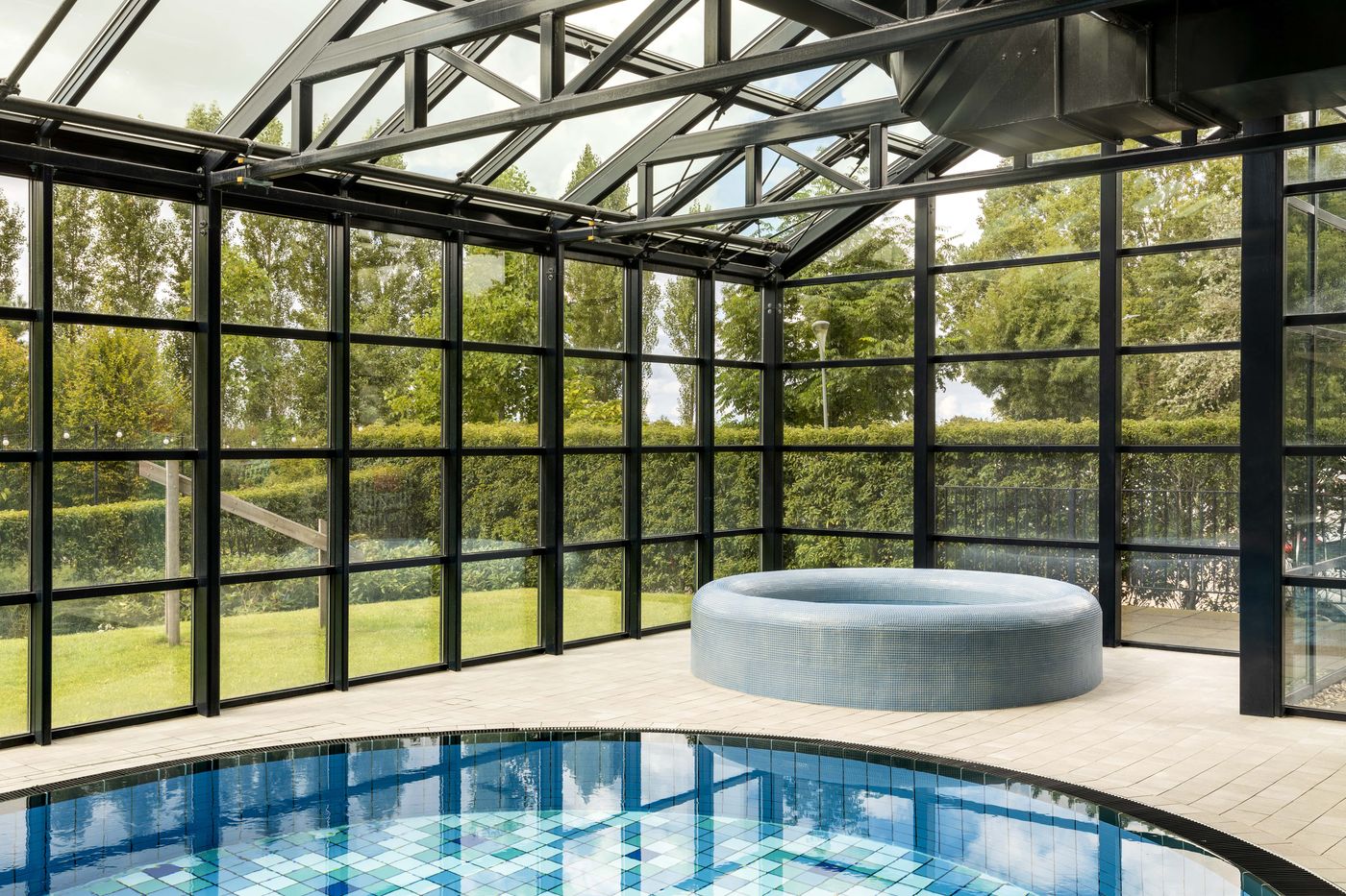 Corendon-Plaza-Amsterdam-Schiphol-Airport-Hotel-Pool-65
