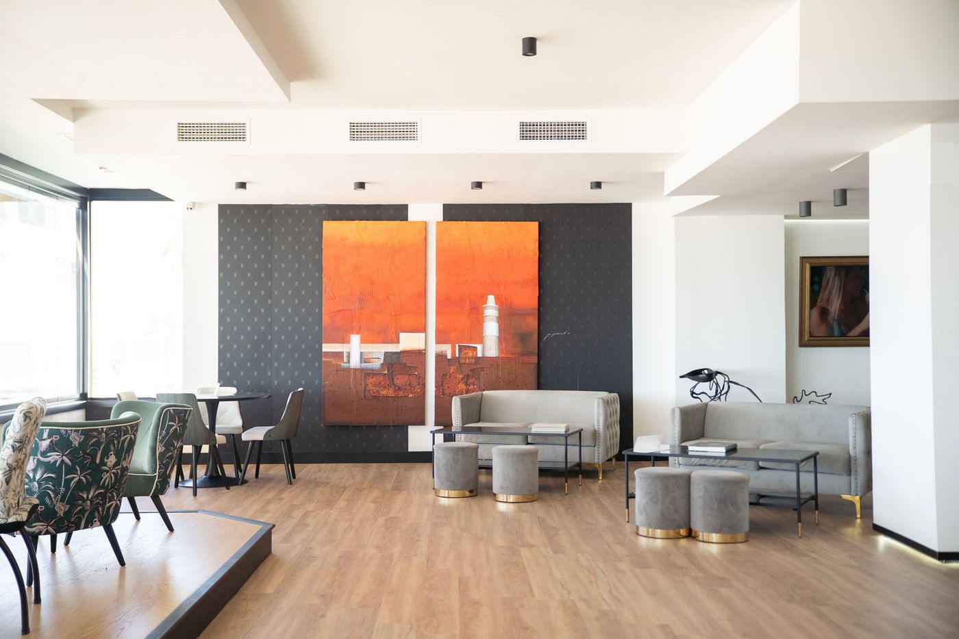 Fay-Victoria-Beach-Lobby-33