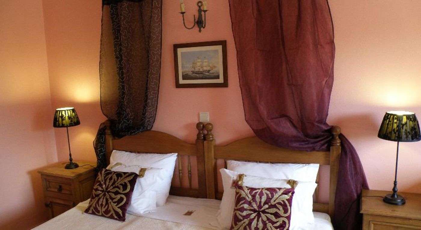 Vilas Dinis - Adults Only