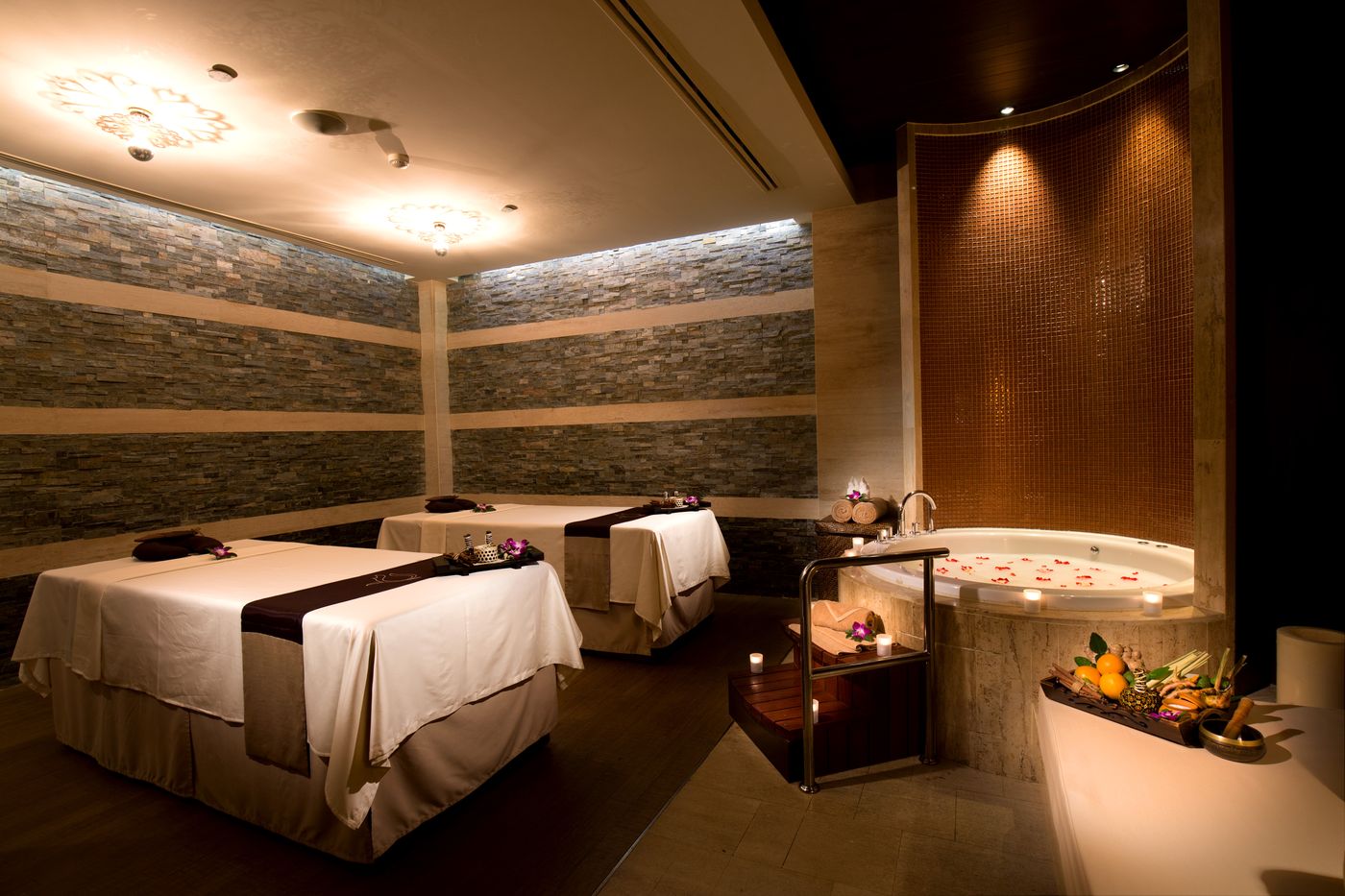 Centara-Grand-Beach-Resort-Phuket-Sports-and-Entertainment-76