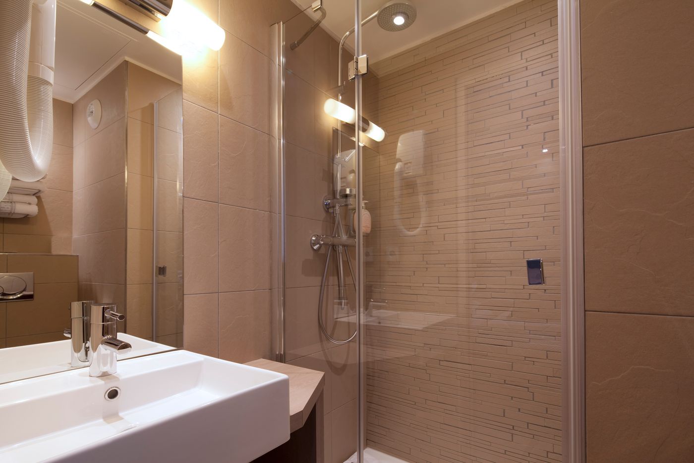 Tourisme-Avenue-Room-35