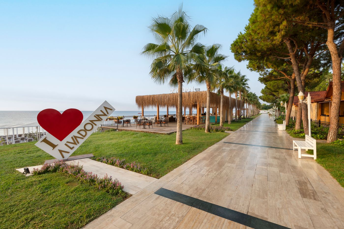 Alva-Donna-World-Palace-Hotel-Bar-18