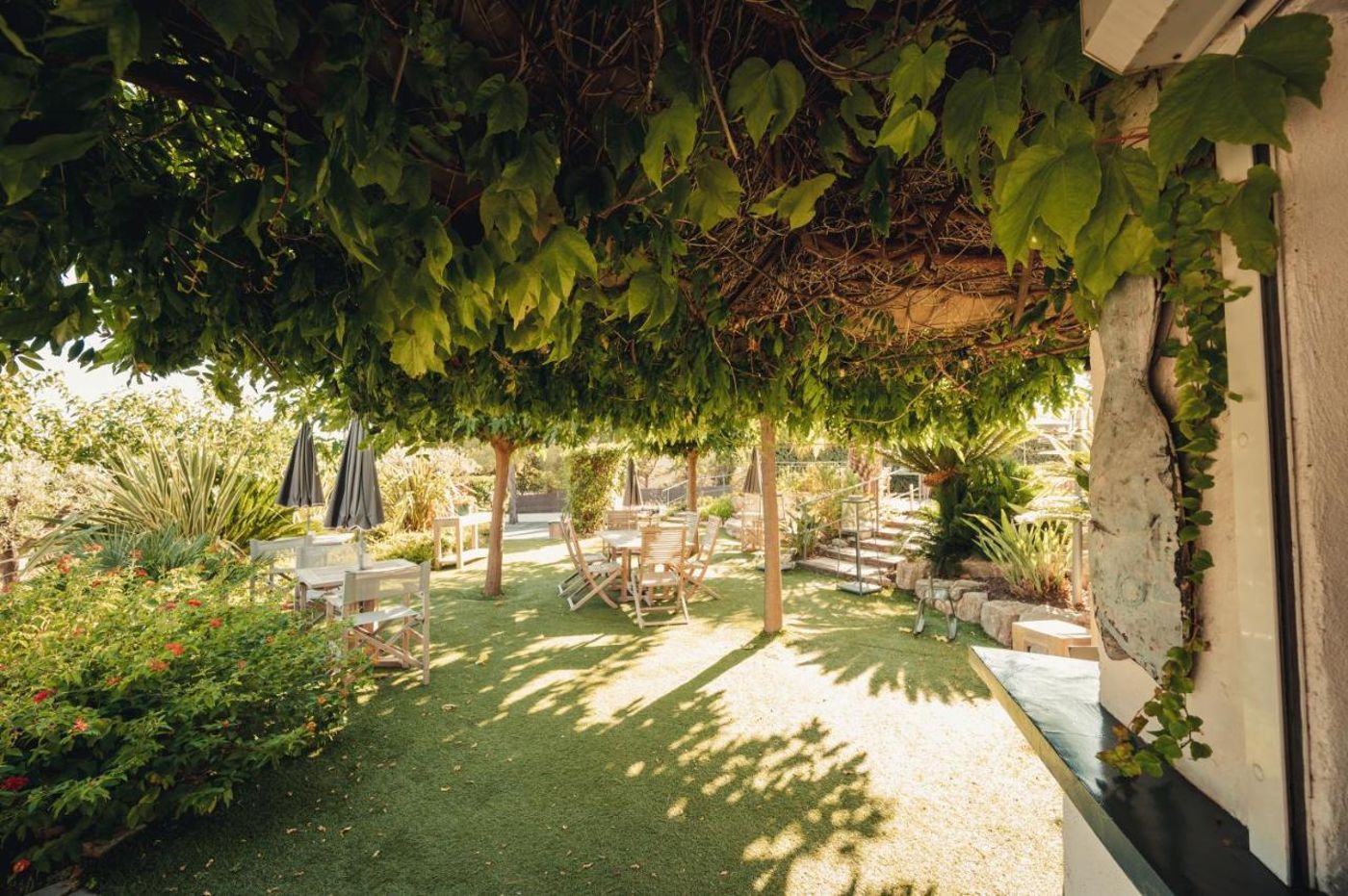 Hotel-Le-Catalogne-Terrace-22