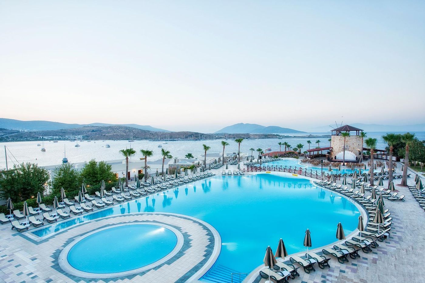 Selectum-Colours-Bodrum-Ex--Asteria-Bodrum-Resort-Pool-2