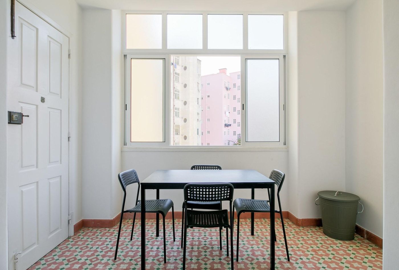 Home-Out-Rooms---Apartments-Room-22