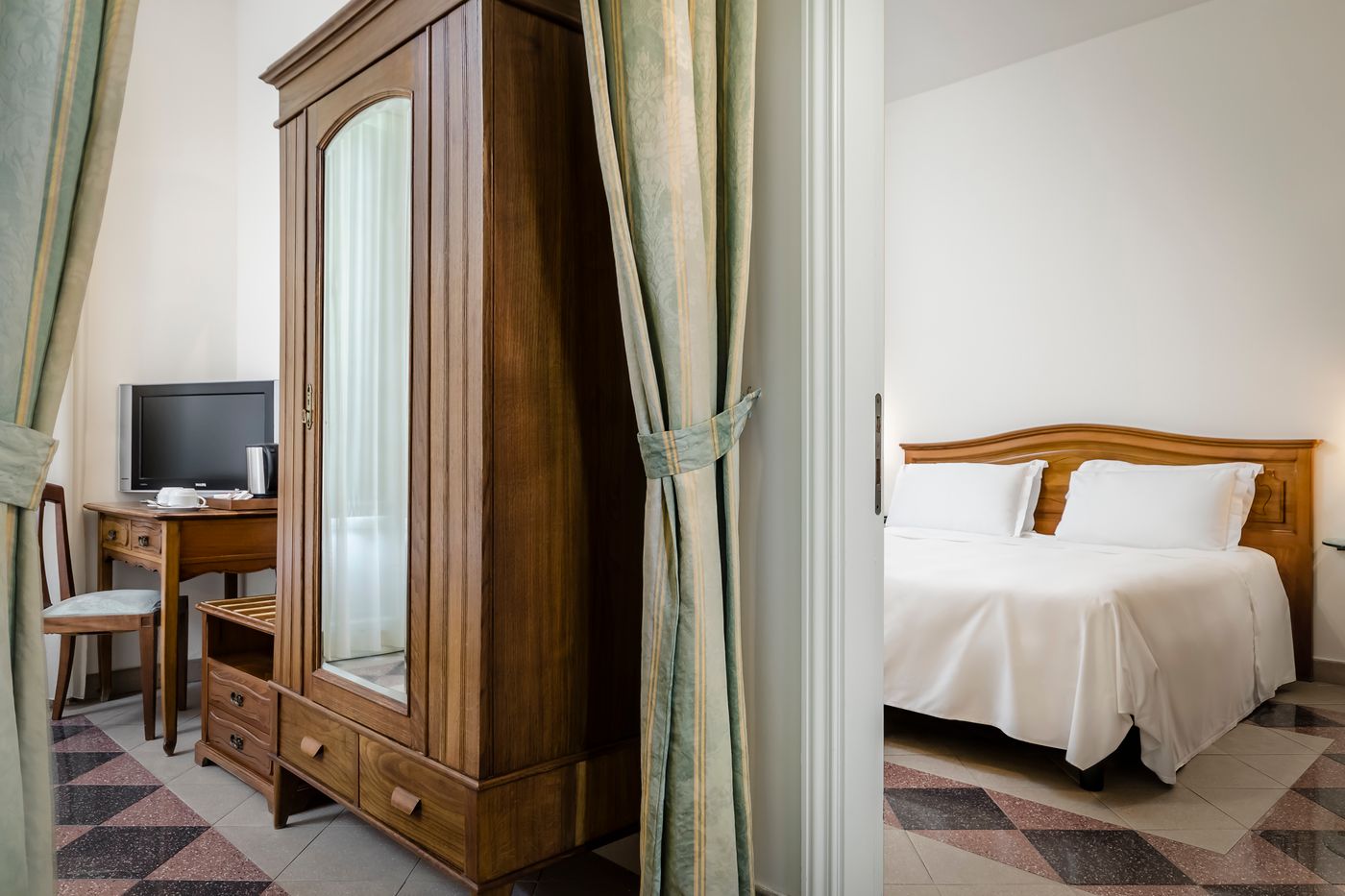 Eurostars-Centrale-Palace-Room-11