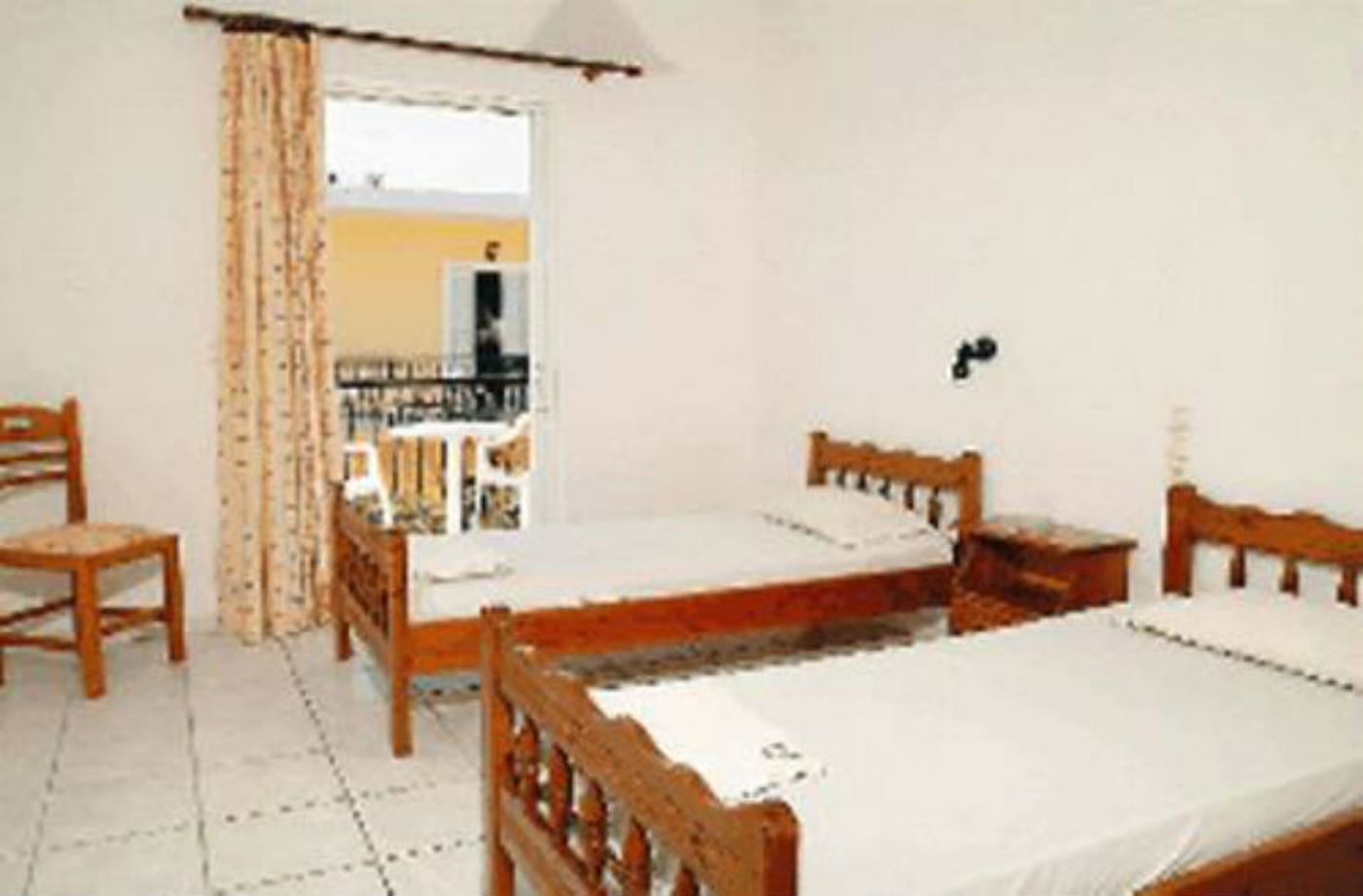 Perkes-Hotel-Room-19